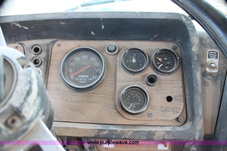 image for item I7259 1988 White WCA tank truck