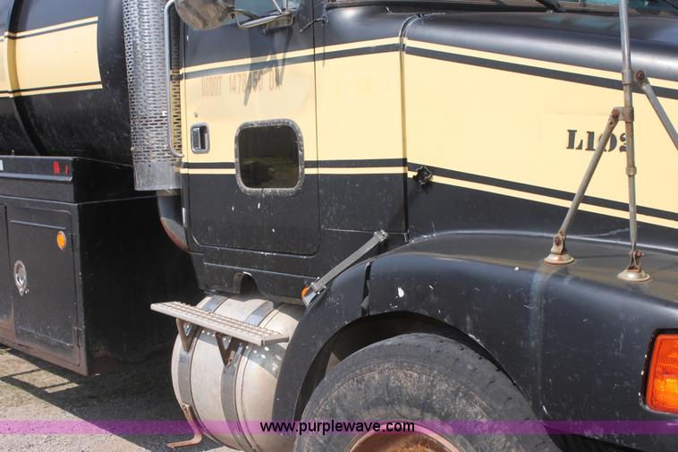 image for item I7259 1988 White WCA tank truck