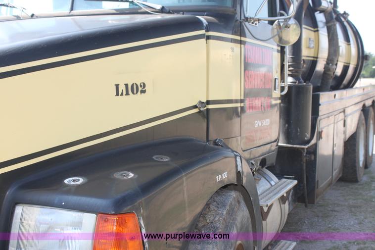 image for item I7259 1988 White WCA tank truck