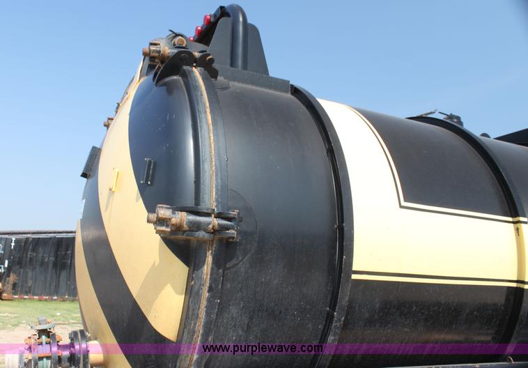 image for item I7259 1988 White WCA tank truck