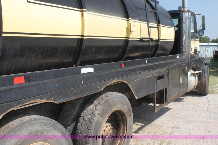 image for item I7259 1988 White WCA tank truck