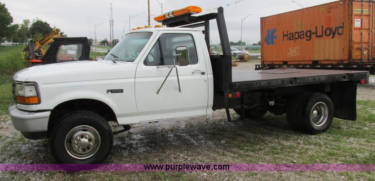 image for item I8949 1993 Ford F450 Super Duty XL flatbed truck