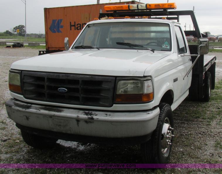 image for item I8949 1993 Ford F450 Super Duty XL flatbed truck