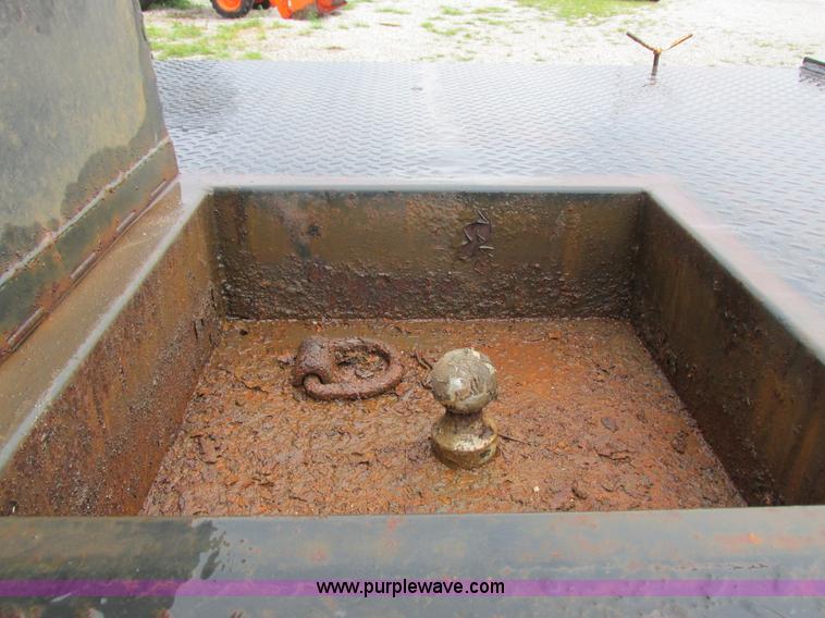 image for item I8949 1993 Ford F450 Super Duty XL flatbed truck