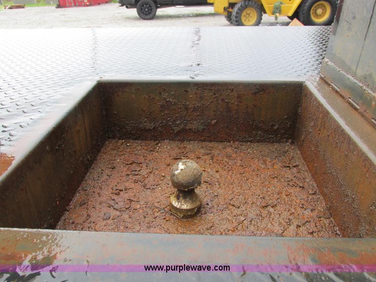 image for item I8949 1993 Ford F450 Super Duty XL flatbed truck