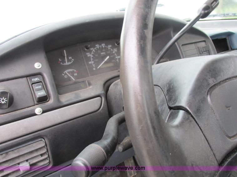 image for item I8949 1993 Ford F450 Super Duty XL flatbed truck