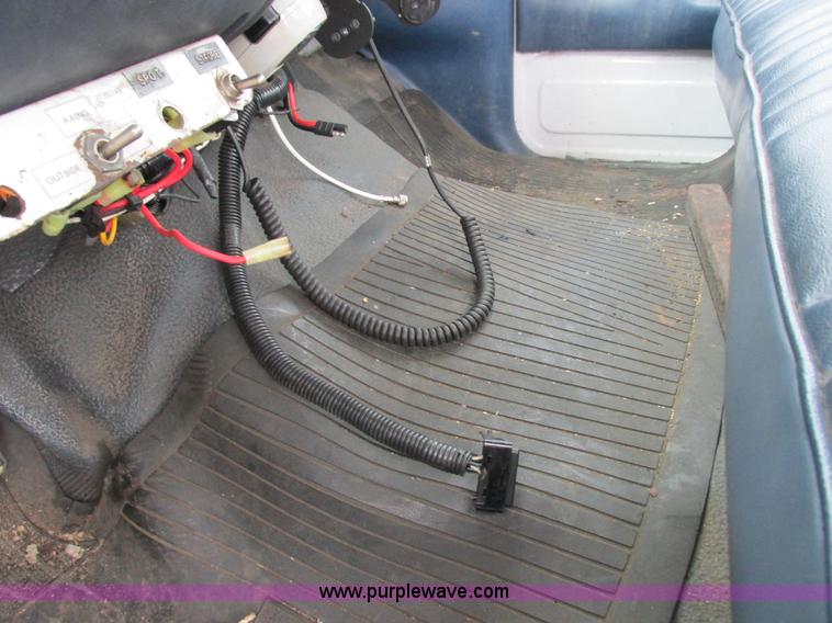 image for item I8949 1993 Ford F450 Super Duty XL flatbed truck