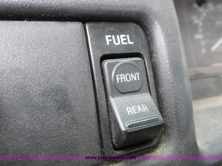 image for item I8949 1993 Ford F450 Super Duty XL flatbed truck