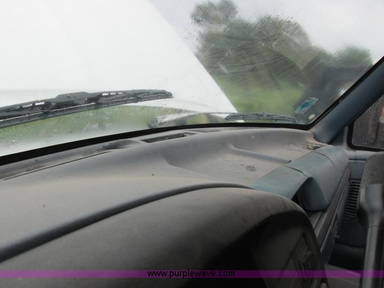 image for item I8949 1993 Ford F450 Super Duty XL flatbed truck