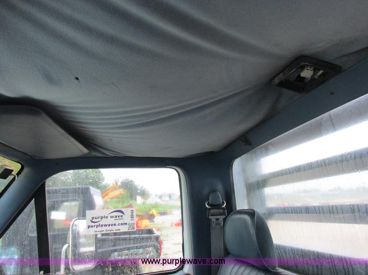 image for item I8949 1993 Ford F450 Super Duty XL flatbed truck