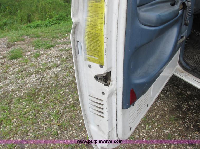 image for item I8949 1993 Ford F450 Super Duty XL flatbed truck