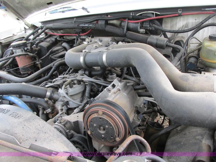 image for item I8949 1993 Ford F450 Super Duty XL flatbed truck