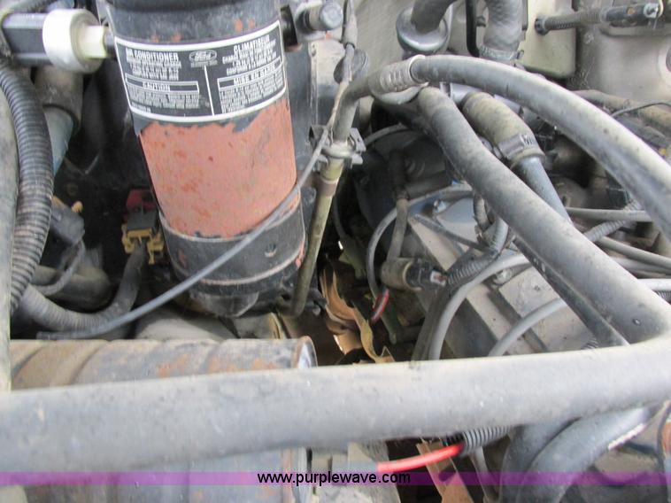 image for item I8949 1993 Ford F450 Super Duty XL flatbed truck