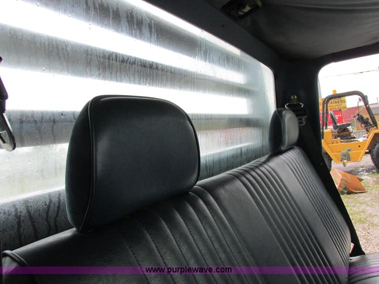 image for item I8949 1993 Ford F450 Super Duty XL flatbed truck