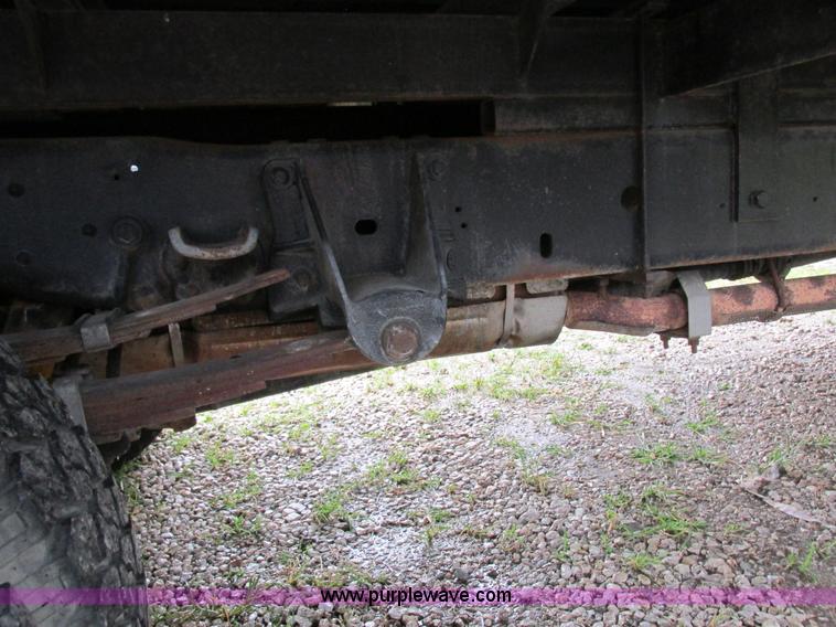 image for item I8949 1993 Ford F450 Super Duty XL flatbed truck