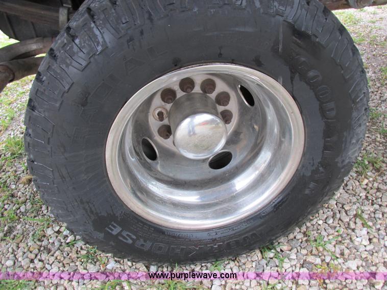 image for item I8949 1993 Ford F450 Super Duty XL flatbed truck