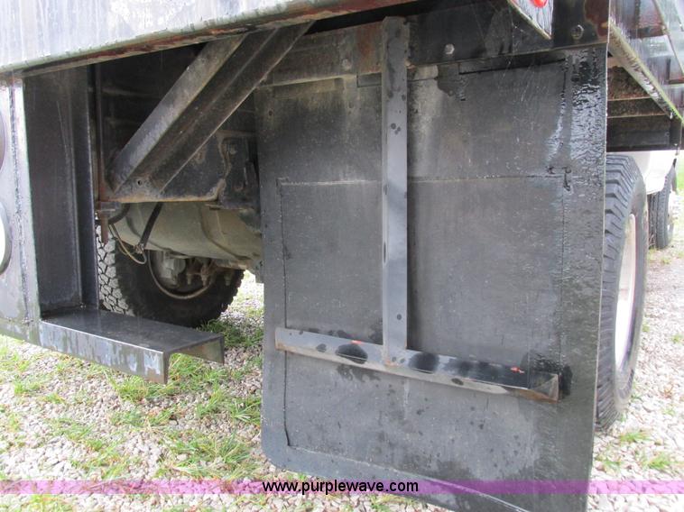 image for item I8949 1993 Ford F450 Super Duty XL flatbed truck