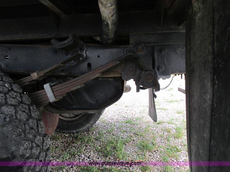 image for item I8949 1993 Ford F450 Super Duty XL flatbed truck