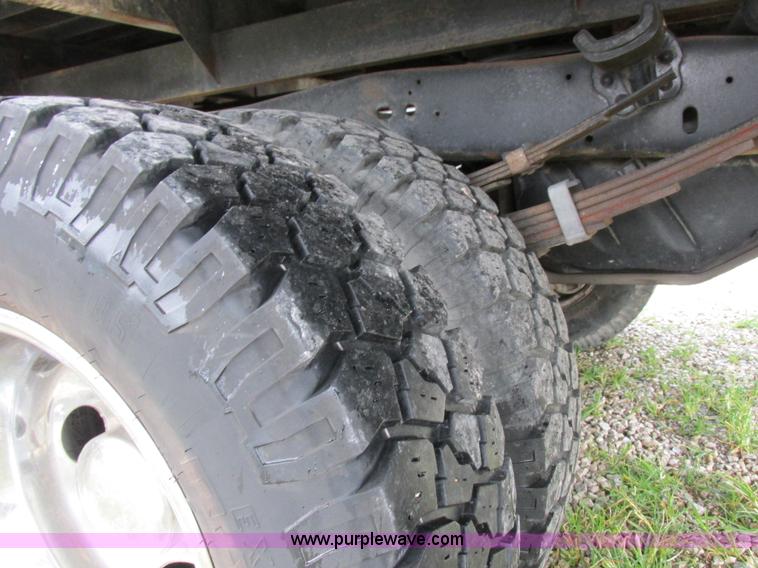 image for item I8949 1993 Ford F450 Super Duty XL flatbed truck