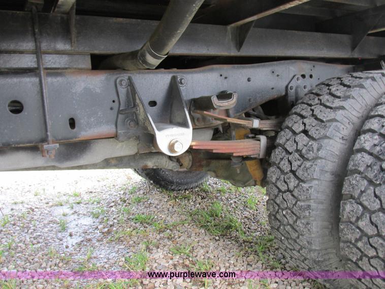 image for item I8949 1993 Ford F450 Super Duty XL flatbed truck