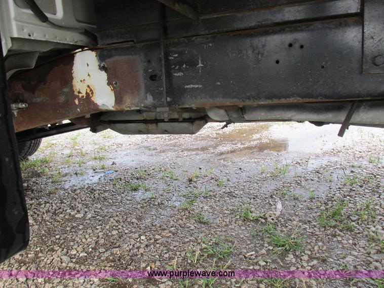 image for item I8949 1993 Ford F450 Super Duty XL flatbed truck