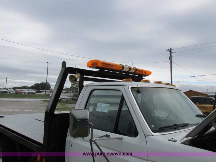 image for item I8949 1993 Ford F450 Super Duty XL flatbed truck
