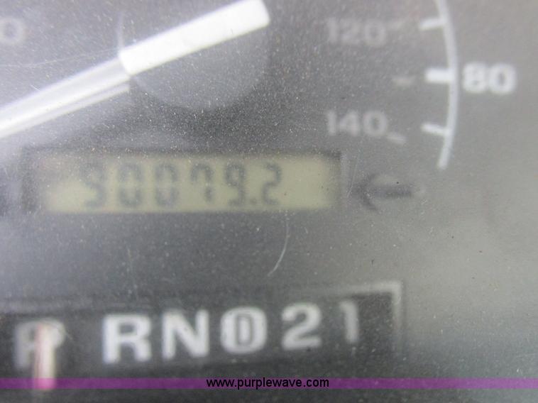 image for item I8949 1993 Ford F450 Super Duty XL flatbed truck