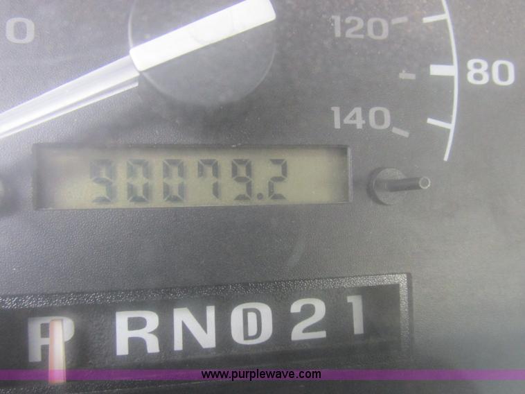 image for item I8949 1993 Ford F450 Super Duty XL flatbed truck