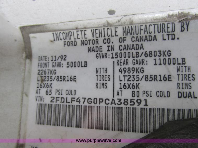 image for item I8949 1993 Ford F450 Super Duty XL flatbed truck