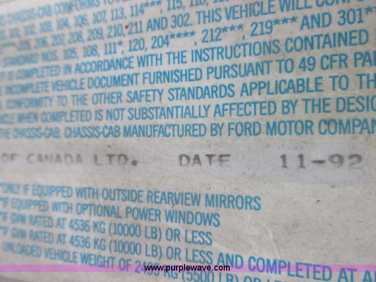 image for item I8949 1993 Ford F450 Super Duty XL flatbed truck