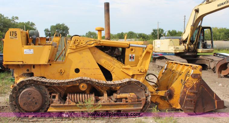 image for item J2127 International 175 track loader