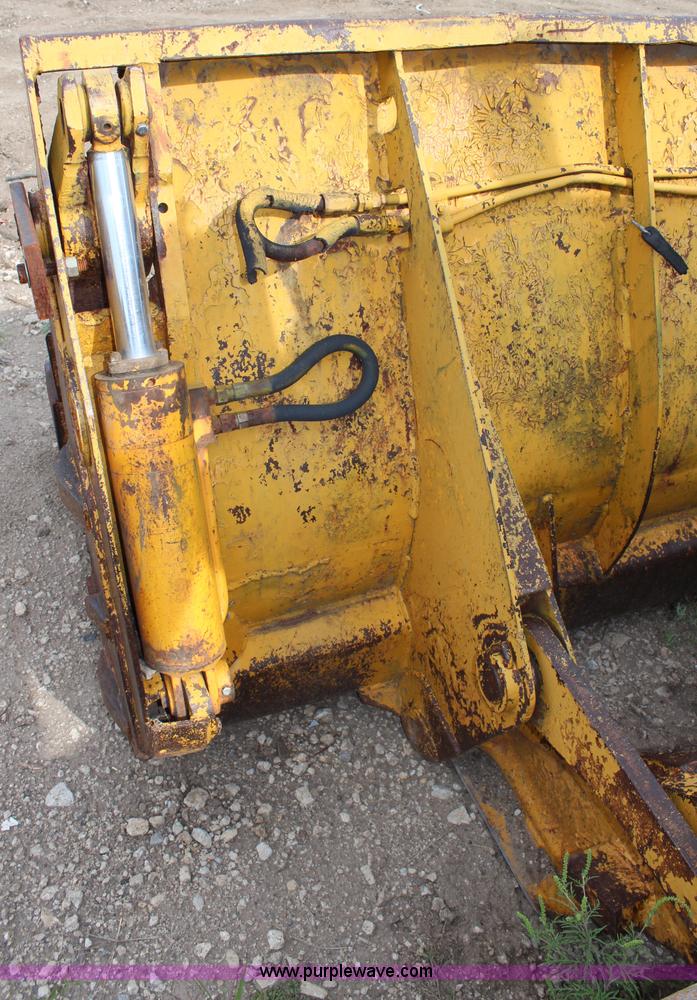 image for item J2127 International 175 track loader