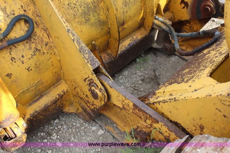 image for item J2127 International 175 track loader