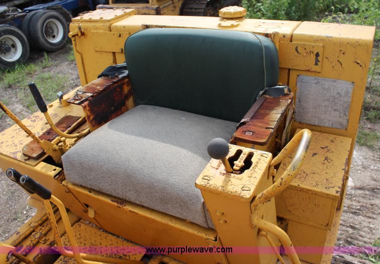 image for item J2127 International 175 track loader