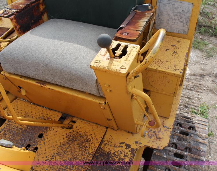 image for item J2127 International 175 track loader