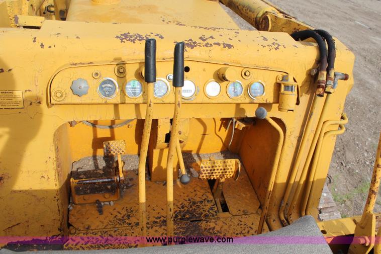 image for item J2127 International 175 track loader