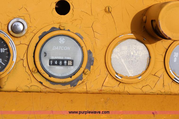 image for item J2127 International 175 track loader