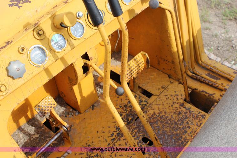 image for item J2127 International 175 track loader