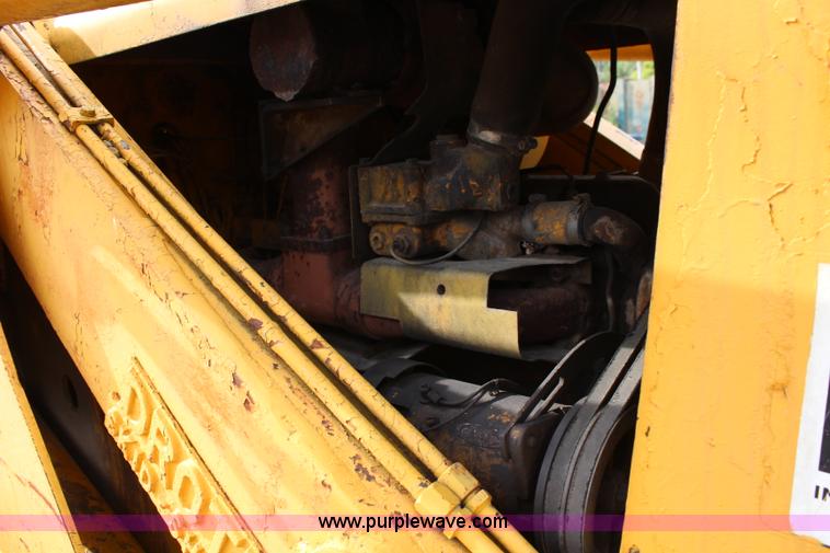 image for item J2127 International 175 track loader