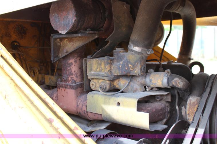 image for item J2127 International 175 track loader