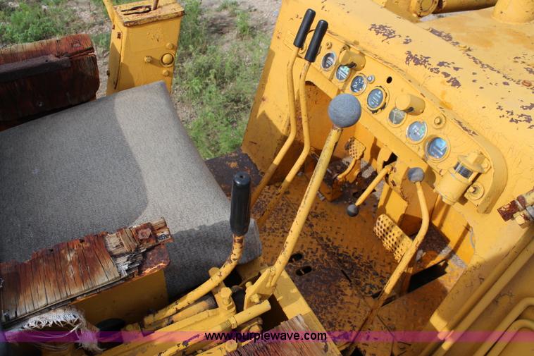 image for item J2127 International 175 track loader