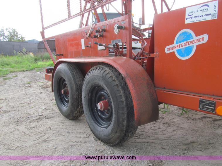 image for item J3415 1997 Stewart&Stevenson CE-93 figure eight trailer