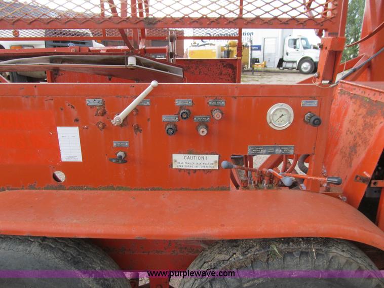 image for item J3415 1997 Stewart&Stevenson CE-93 figure eight trailer