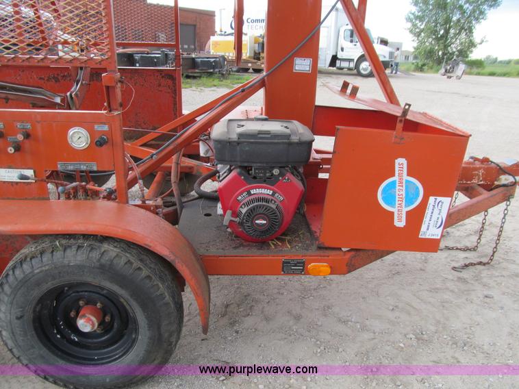 image for item J3415 1997 Stewart&Stevenson CE-93 figure eight trailer