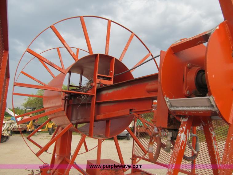 image for item J3415 1997 Stewart&Stevenson CE-93 figure eight trailer