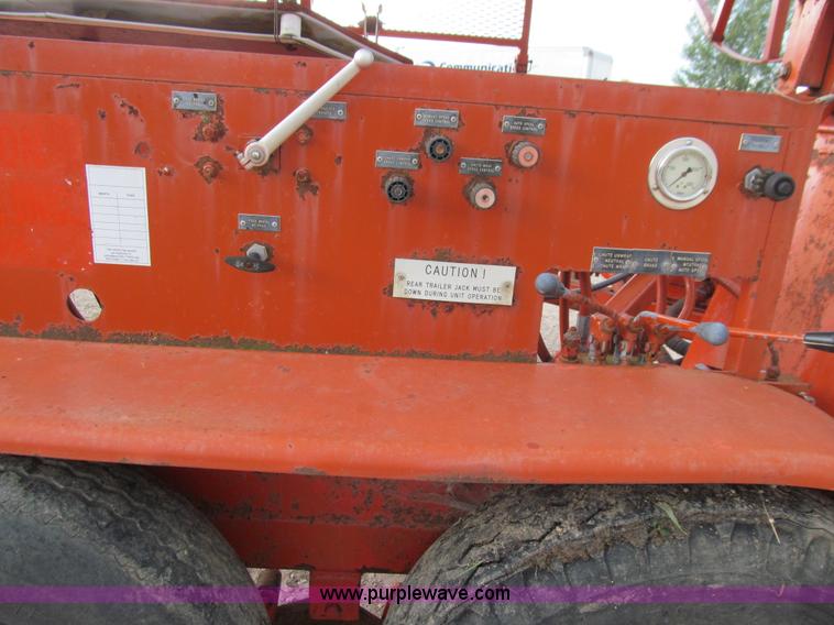 image for item J3415 1997 Stewart&Stevenson CE-93 figure eight trailer