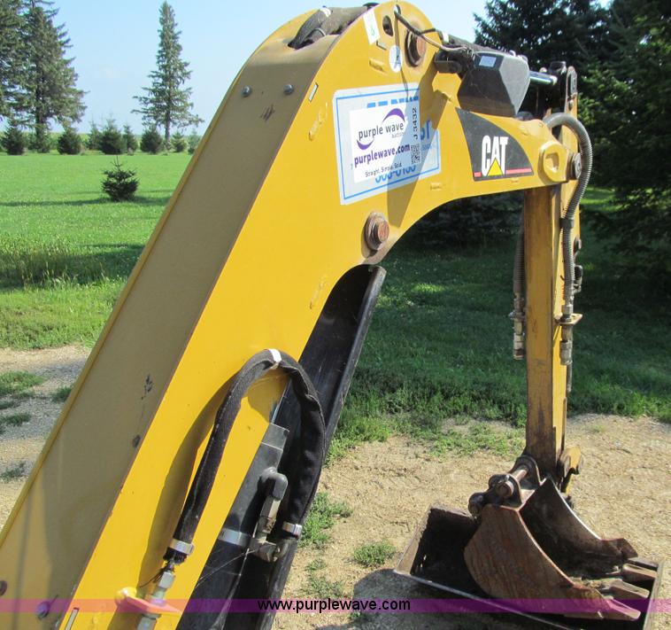 image for item J3432 2005 Caterpillar 301.8 mini excavator