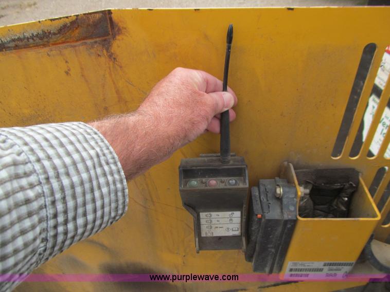 image for item J3438 2005 Vermeer D7X11 Series II Navigator directional boring machine