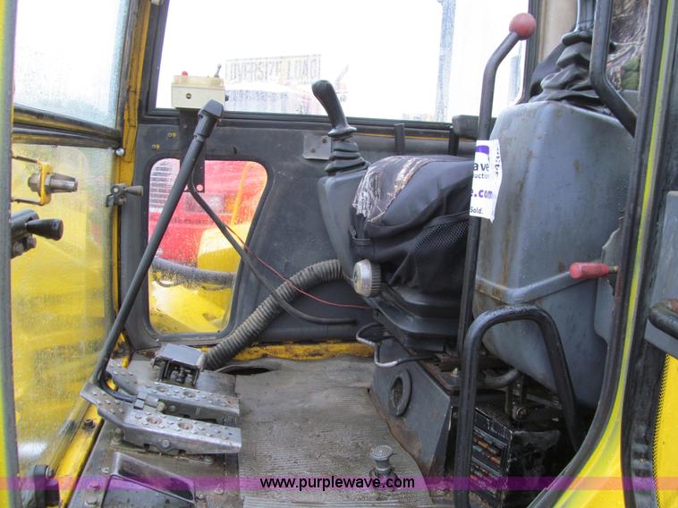 image for item J3439 Komatsu PC95 mini excavator