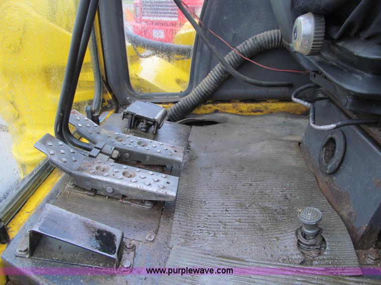 image for item J3439 Komatsu PC95 mini excavator